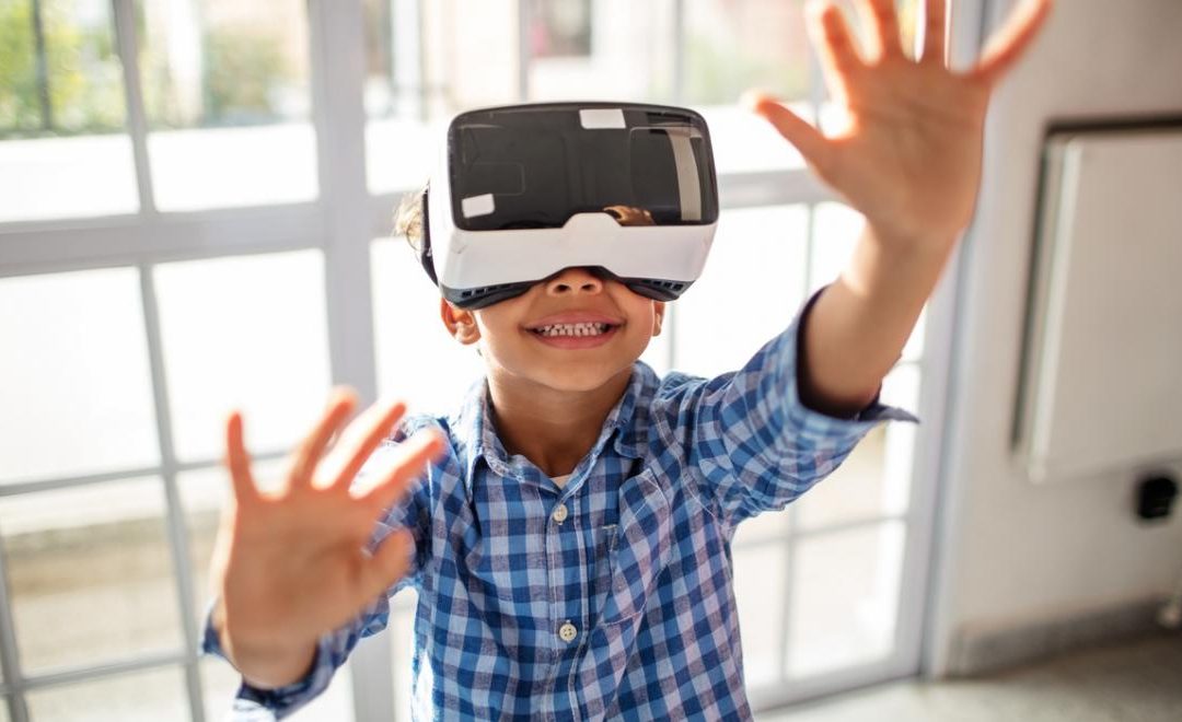 Using immersive Virtual Reality to train cognitive abilities of children: recent advances and future challenges